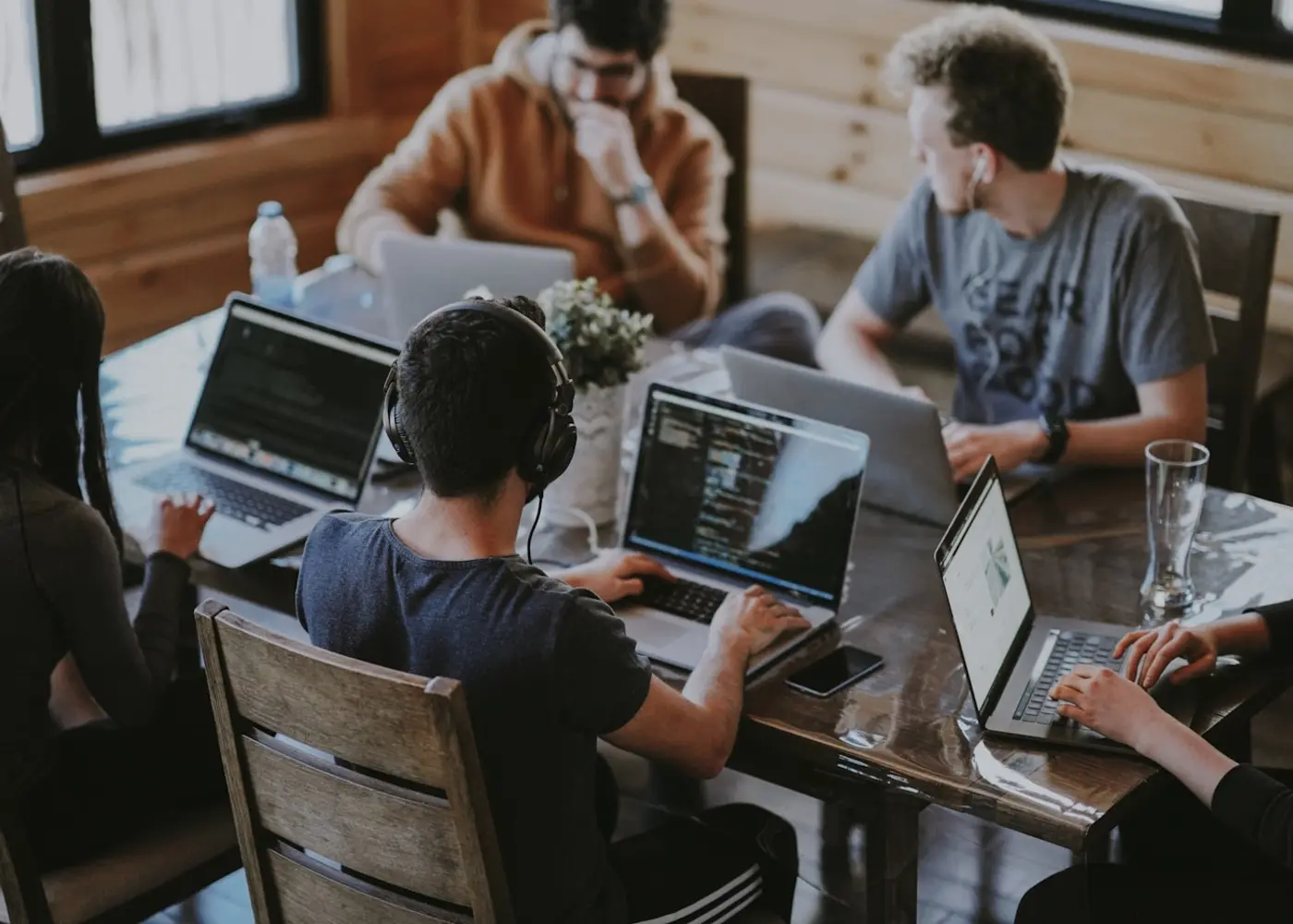 L’équipe BIG4COM réunie dans son studio digital